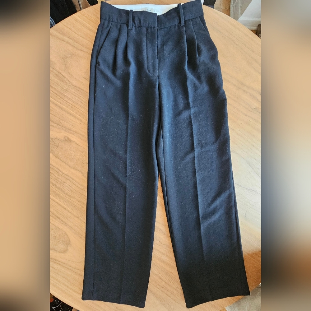 Aritzia Effortless Pants, Size 4, Colour: black, Great Condition.